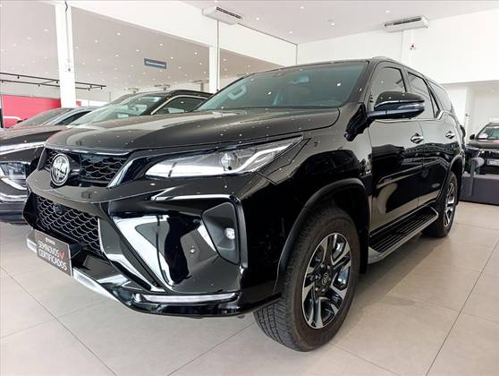 TOYOTA HILUX SW4 2.8 D-4D TURBO DIESEL SRX PLATINUM 4X4 AUTOMÁTICO